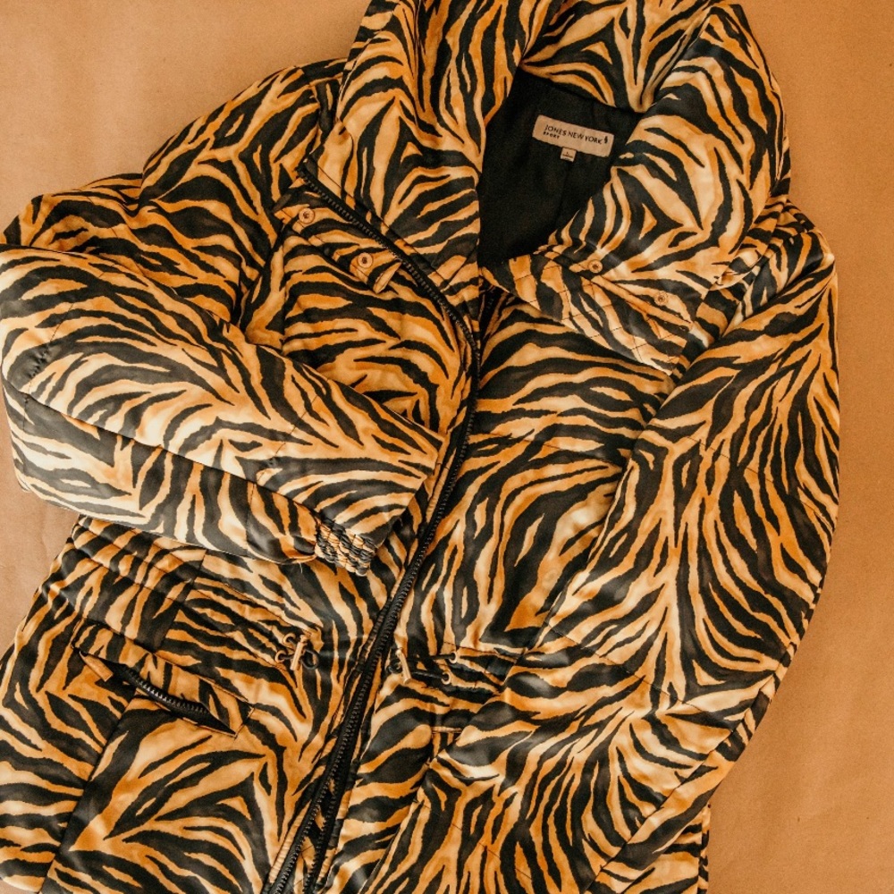 Vintage cinch waist puffer coat with hood